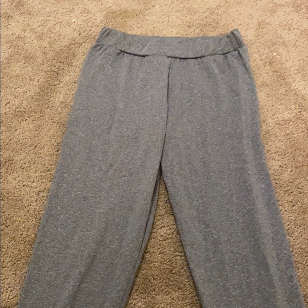 grey athletic leggings